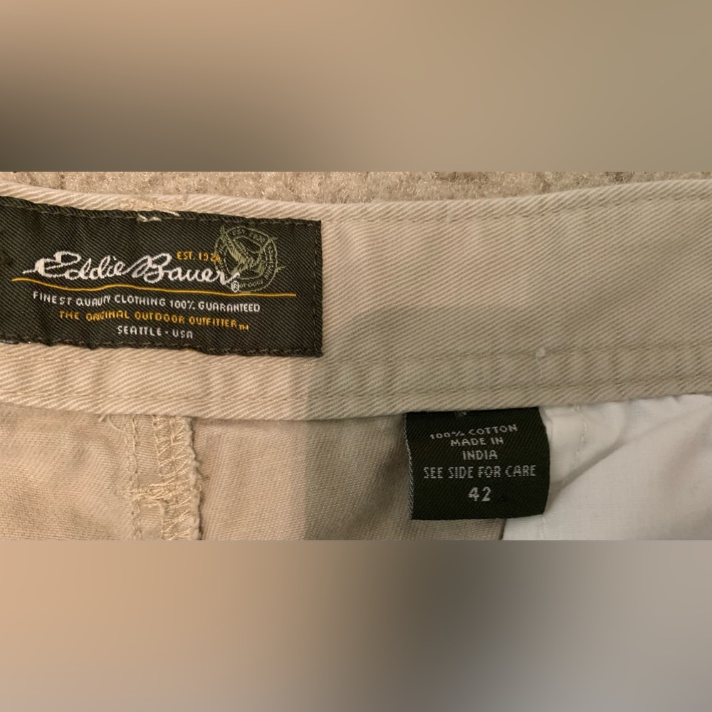 Eddie Bauer Tan Men’s Size 42 Flat Front Shorts-Button Top Closure Zipper - Picture 3 of 5